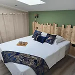 Le Champ Du Moulin Moderne A 3 Min Du Puy Dufou Les Épesses