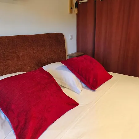 Semesterbostad Le Champ Du Moulin Moderne A 3 Min Du Puy Dufou