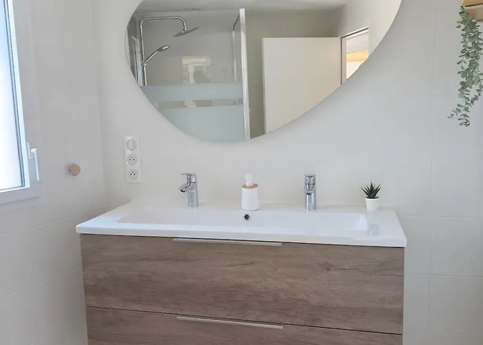 Hébergement de vacances Le Champ Du Moulin Moderne à 3 Min Du Puy Dufou Les Épesses