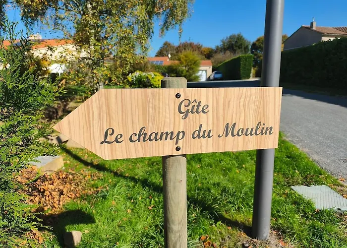 Le Champ Du Moulin Moderne à 3 Min Du Puy Dufou Hébergement de vacances *